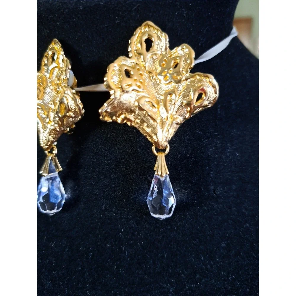 Vintage Goldtone Clip On Earrings 